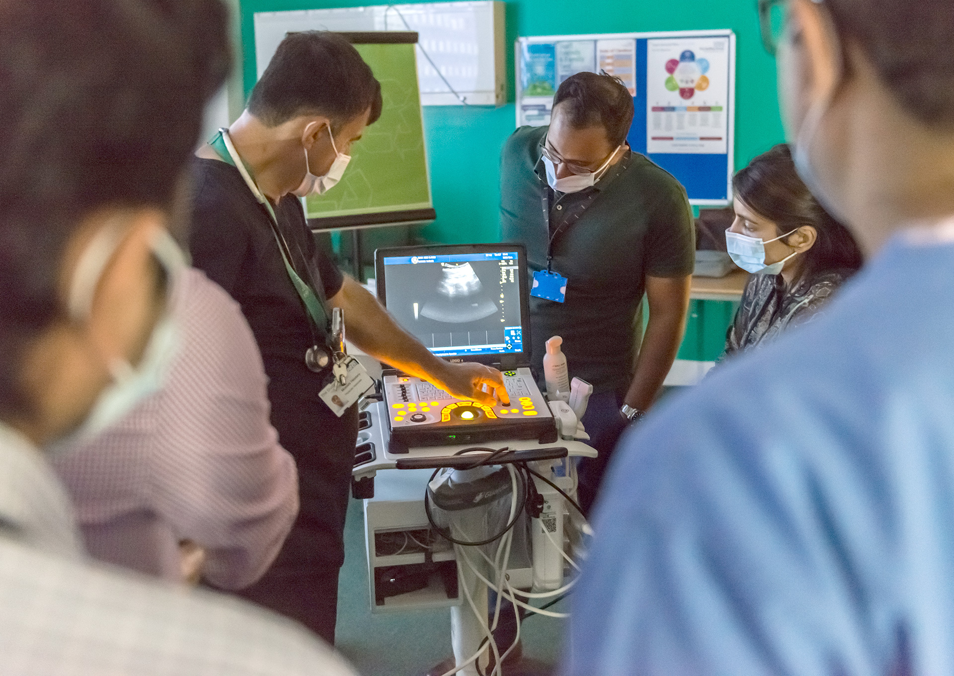 Clinical workshop training with medics with ultrasound machine